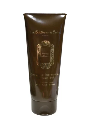 LA SULTANE DE SABA VOYAGE EN ORIENT SILK PROTEIN SCRUB – GINTARAS, MUSKUSAS, SANTALMEDIS – ŠILKO PROTEINO PILINGAS 200ML